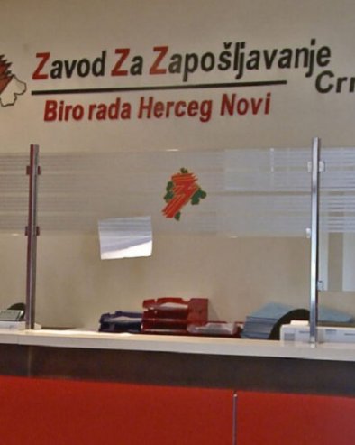 FALE ČAK I SPASIOCI NA PLAŽAMA: U Boki nezaposlenost manja od 2 odsto
