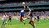 LOPTA KOJA JE DOTAKLA BOŽIJU RUKU: Milioni na aukciji za Maradonin fudbal (VIDEO)
