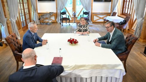 VUČIĆ SE OGLASIO NAKON SUSRETA SA BOCAN-HARČENKOM: Vrlo dobar sastanak sa ambasadorom Rusije