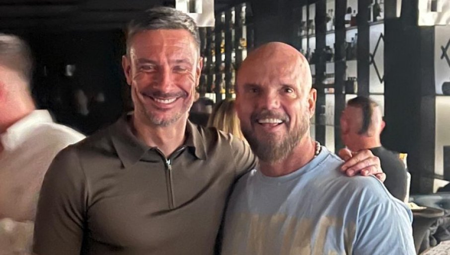 ON VEČERAS SUDI FINALE SVETSKOG PRVENSTVA, A ON MU PEVAO NA UVCE: Boban Rajović druženje u Sloveniji nikada neće zaboraviti (FOTO)