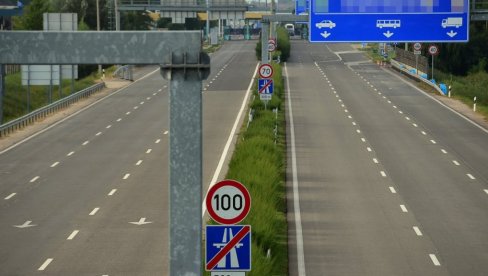 ŽENA UŠLA U SUPROTAN SMER NA AUTO-PUTU: Dvoje mrtvih, deca kritično - sudar pri velikoj brzini
