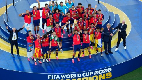 SCENA ZA ISTORIJU MUNDIJALA: Donald Tramp uručio medalje i pehar svetskim šampionima! (GALERIJA)