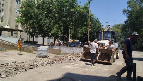 РАДОВИ У ЦЕНТРУ ПАРАЋИНА:  Затворен крак Улице Николе Пашића