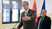PREDSEDNIK POSTAVIO BLOKADERSKI DANAS NA MESTO: Ako ne vidite uspehe Srbije, mogu da vam posudim moje naočare