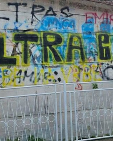 TUŽILAC TRAŽI PISCE USTAŠKE PAROLE: Uzavrela atmosfera u Bijelom Polju zbog skandaloznog grafita Srbe na vrbe