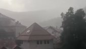 ЦРНО НЕБО НАД СИРИНИЋКОМ ЖУПОМ: Драматични снимци јаког невремена и града у Сиринићкој Жупи (ФОТО/ВИДЕО)