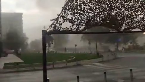 APOKALIPSA U SKOPLJU: Najgore nevreme u poslednjih nekoliko godina, orkanski vetar rušio sve pred sobom (VIDEO)