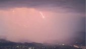 SPOJILI SE NEBO I ZEMLJA: Novi snimci stravičnog nevremena, krov leteo kao da je od papira (VIDEO)