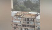 ЖЕНИ ПАЛО ДРВО НА ГЛАВУ: Невреме направило општи хаос у комшилуку, има и повређених (ВИДЕО)