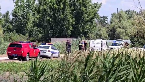 PRVI SNIMAK SA MESTA TEŠKE NESREĆE: Policija zatekla jezive prizore u novosadskom naselju Klisa (FOTO/VIDEO)