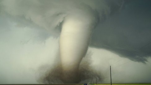 POSLE PAKLENIH DANA STIGAO I TORNADO: Zbog nevremena na severu Italije vatrogasci intervenisali više od 190 puta