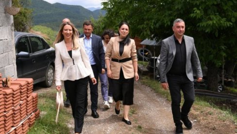 KANCELARIJA ZA KIM OBIŠLA PORODICE TOMOVIĆ I KRNETA: Najavljena pomoć u rešavanju stambenog pitanja (VIDEO)