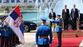 НАЈВИШЕ ДРЖАВНЕ ПОЧАСТИ И ЦРВЕНИ ТЕПИХ ЗА БАБИША: Премијер Мацут дочекао свог чешког колегу (ФОТО/ВИДЕО)