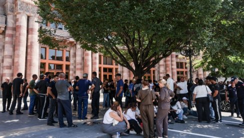 ЈЕРЕВАНУ ПРЕТИ  "ПАРАДАЈЗ  РЕВОЛУЦИЈА": Велики протести пољопривредника у Јерменији због лажних обећања премијера, као и из ЕУ