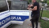 ХАПШЕЊЕ ОСУМЊИЧЕНОГ ЗА ПРЕТЊЕ ВУЧИЋУ: Овако су му шкљоцнуле лисице!