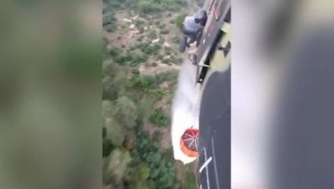 „SUPER PUMA“ NA DELU: Požar u „Deliblatskoj peščari“, angažovane helikopterske jedinice (VIDEO)