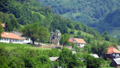 ЗАТРЛИ СЕЛО У ДВА САТА СВИРЕПОСТИ, ВЕШАЛИ ЧАК И ДЕЦУ: У Велици код Плава се обележава годишњица геноцида из 1944. године
