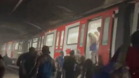 POVREĐENO SKORO 140 OSOBA: Buknuo požar u metrou, putnici nasilno otvorili vrata (VIDEO)