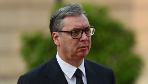 VUČIĆ U DELIBLATSKOJ PEŠČARI: Obilazi područje zahvaćeno požarom (FOTO/VIDEO)