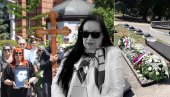 КРАЈ ДВОЈИЦЕ ВЕЛИКАНА: Познато поред кога почива Оливера Катарина у Алеји заслужних грађана