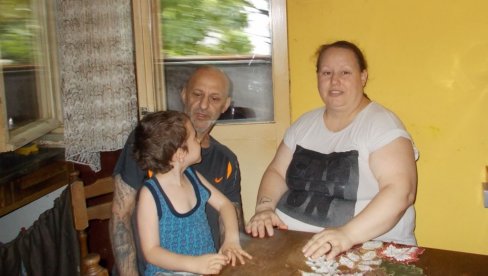 САМО НАДА ВЕЋА ОД НЕМАШТИНЕ: Трочлана породица из Оџака живи без икаквих прихода