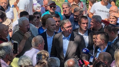 ВУЧИЋ НА КАБЛАРУ Председник на отварању стакленог видиковца: На 132 тоне је тестиран (ВИДЕО)