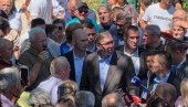 ХАЈДЕ ДА ВИДИМО ТО ЧУДО Вучић на отварању стакленог видиковца на Каблару - дочекао га велики број грађана (ВИДЕО)