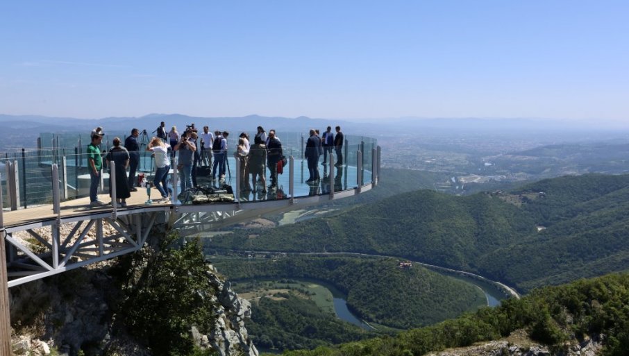 KABLAR POSTAO HIT MEĐU TURISTIMA: Hiljade već posetile novi vidikovac, a ulaz je i dalje besplatan!