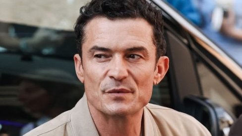 TELO SLAVNOG ZAVODNIKA OSTAVILO U SENCI NJEGOVU 21 GODINU MLAĐU DEVOJKU: Mišić do mišića! (FOTO)