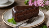 BEZ MIKSERA I MUKE: Čokoladni kolač od 3 sastojka (RECEPT)