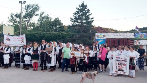 ZABREGA OBELEŽILA SLAVU DREVNE SVETINJE: Nadomak Paraćina održan jubilarni 20. Sabor „Sveta Ognjena Marija Petruška“ (FOTO)
