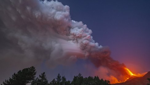 POJAVIO SE NOVI OTVOR NA ETNI IZ KOG KULJA LAVA: Dolazni letovi ograničeni do sutra