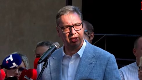 VUČIĆ U OPŠTINI KNJAŽEVAC: Predsednik Srbije obišao mobilnu ambulantu u selu Vasilj