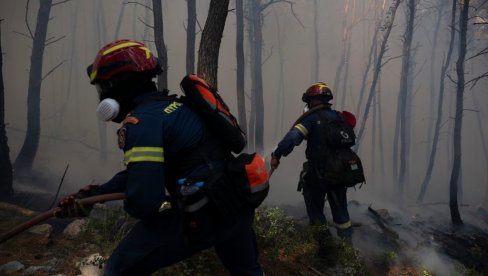 U SRBIJI AKTIVNO ŠEST POŽARA: Najveći u Deliblatskoj peščari — zatvoren deo puta Kovin-Bela Crkva (VIDEO)