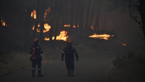 BUKTI KOD GACKA: Sve raspoložive vatrogasne jedinice na terenu