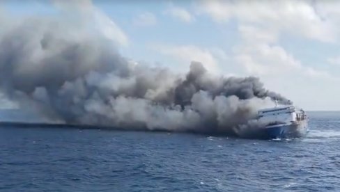 VATRA PROGUTALA TRAJEKT: Više od 40 osoba nestalo, ima mrtvih (FOTO/VIDEO)