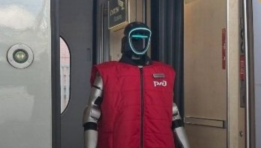 IMA DUŠU I SNAGU RUSKE MAŠINE: Robot Volođa prvo završio sve poslove, pa testirao vino u bistrou