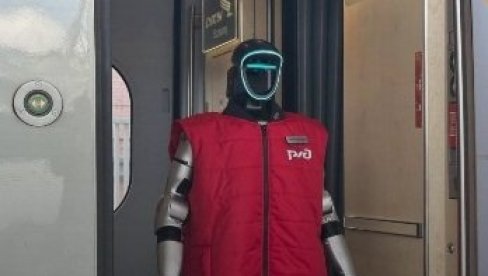 ROBOT VOLOĐA U DOMAĆEM UGOSTITELJSTVU: Nakon završenih poslova nesvakidašnji pomoćnik „testirao” vino u bistrou