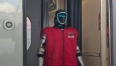 ROBOT VOLOĐA U DOMAĆEM UGOSTITELJSTVU: Nakon završenih poslova nesvakidašnji pomoćnik „testirao” vino u bistrou