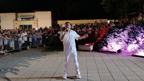 PODIGAO CEO JUG SRBIJE NA NOGE: Dragan Kojić Keba priredio spektakl za pamćenje u Niškoj banji (FOTO)