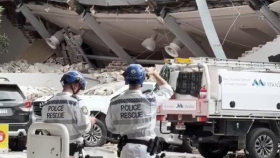 SRUŠILA SE ZGRADA U CENTRU GRADA: Automobili pod ruševinama, dve osobe kritično, lekari im se bore za život (VIDEO)