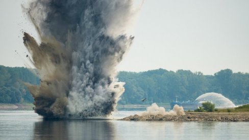EKSPLOZIJA NA DUNAVU! Zbog niskog vodostaja se umešala vojska - uništena stenovita prepreka u koritu reke (FOTO/VIDEO)