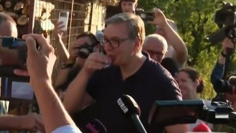 NEOČEKIVAN SUSRET U ČIPULJIĆU: Komšija doviknuo Vučiću preko ograde, usledio nesvakidašnji trenutak