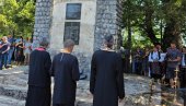 NEPOKRETNU MARIJU SU ŽIVU SPALILI U KUĆI: Komemoracija SNV povodm 31. godišnjice zločinačke Oluje  održana u Komiću kod Udbine