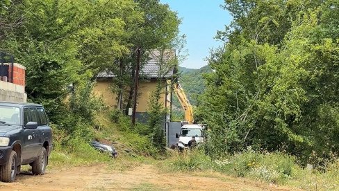 ALBANCI SAD HOĆE DA RUŠE I KOVAČE: Nastavlja se pritisak na vlasnike kuća i vikendica oko jezera Gazivode (FOTO)