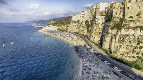 OVO JE JEDAN OD NAJLEPŠIH GRADOVA ITALIJE: Plaže su kao na Amalfiju, ali bez ogromnih gužvi