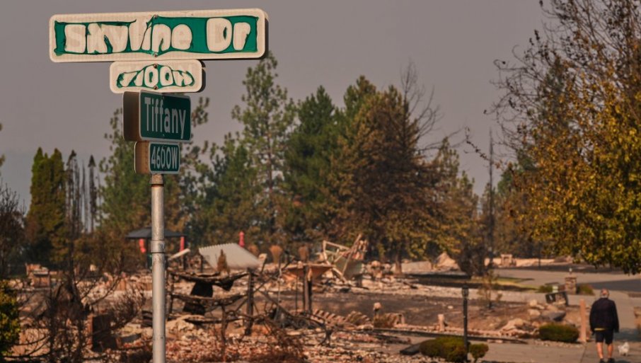AMERIKA U PLAMENU: Preko 60.000 ljudi primorani na evakuaciju, hitne službe na terenu i dan i noć (FOTO/VIDEO)
