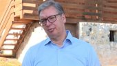 ЗАМОЛИО БИХ ГРАЂАНЕ ДА ПОСЛУШАЈУ ОНО ШТО ЋУ ВЕЧЕРАС ДА КАЖЕМ Вучић: У Мркоњић Граду изнећу закључке о политици Србије у будућности