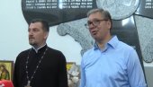 PREDSEDNIK OBIŠAO CRKVU U ČIPULJIĆU: Kao i u poslednjem ratu, prva kuća koju spale je kuća Vučića (VIDEO)
