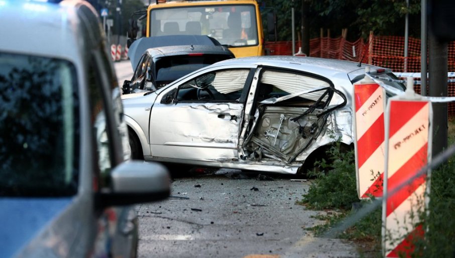 LANČANI SUDAR NA AUTOPUTU KOD RUME: Povređena jedna osoba
